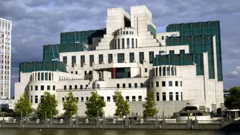 The UK's Secret Intelligence Service Launches Deep Web Portal to Recruit Spies in Russia