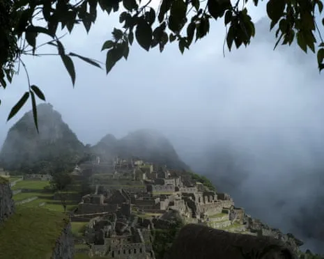 Boulders blocking Train Tracks Leave Nearly 1,000 Tourists near Peru's Historic Site
