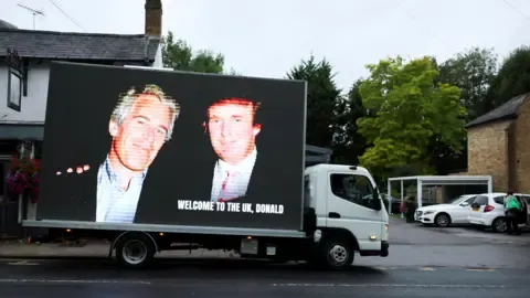 Several Detentions Carried Out After Donald Trump and Epstein Images Displayed on Royal Castle